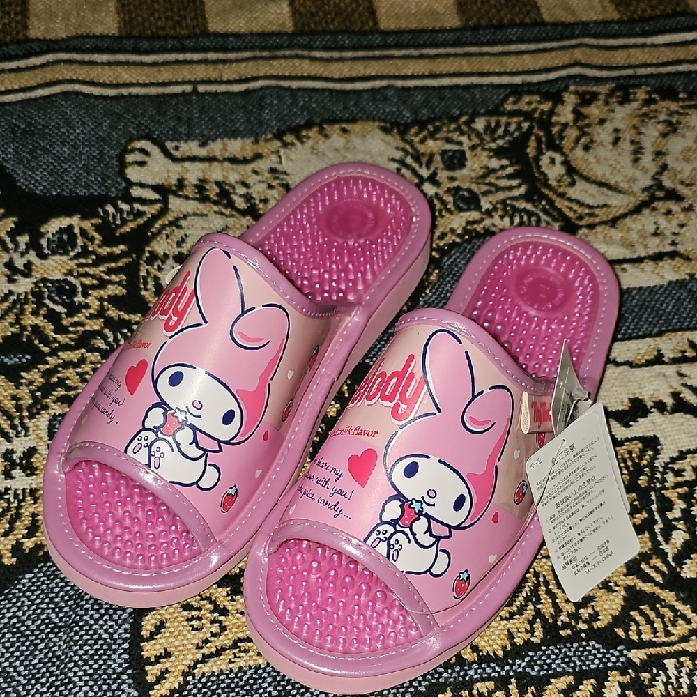 Sanrio My Melody Pink Womens Slide Sandals 7.5/8 Comfy Bed Strawberry Hearts